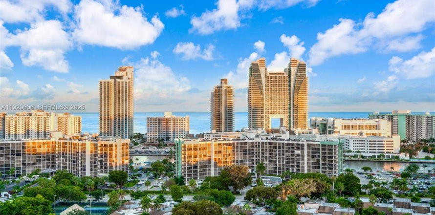 Condo in Hallandale Beach, Florida, 2 bedrooms № 1988993