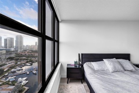 Condo in Hallandale Beach, Florida, 2 bedrooms № 1988993 - photo 18