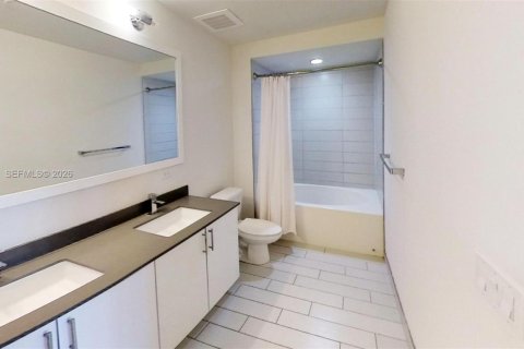 Condominio en venta en Miami, Florida, 3 dormitorios, 133.59 m2 № 2029072 - foto 3