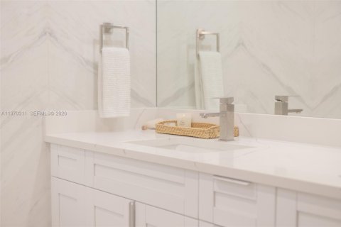 Condominio en venta en Pompano Beach, Florida, 2 dormitorios, 102.19 m2 № 2031059 - foto 15