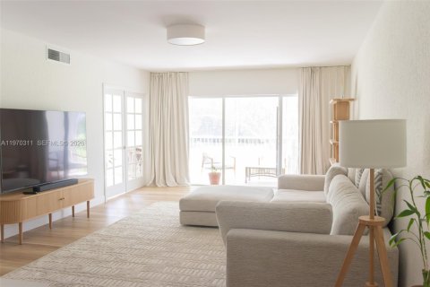 Condominio en venta en Pompano Beach, Florida, 2 dormitorios, 102.19 m2 № 2031059 - foto 4