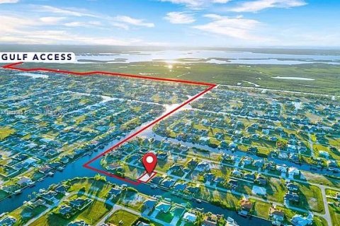 Terrain à Cape Coral, Floride № 2085636