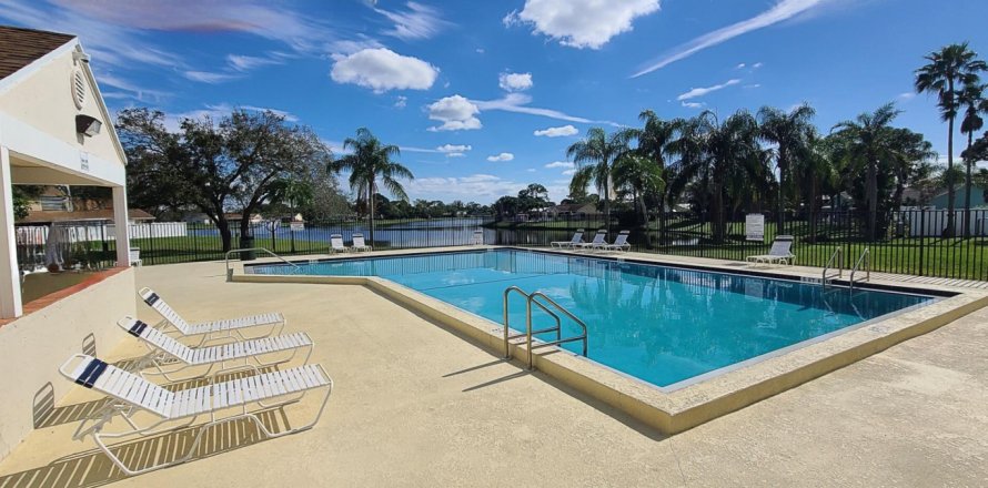 Townhouse in Jupiter, Florida 2 bedrooms, 119.29 sq.m. № 978347