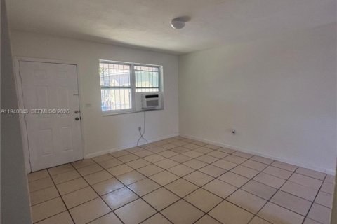 Casa en alquiler en Miami, Florida, 2 dormitorios, 74.32 m2 № 1997891 - foto 25