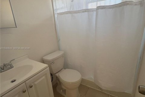 Casa en alquiler en Miami, Florida, 2 dormitorios, 74.32 m2 № 1997891 - foto 16