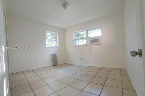 Villa ou maison à louer à Miami, Floride: 4 chambres, 135.45 m2 № 1997891 - photo 4