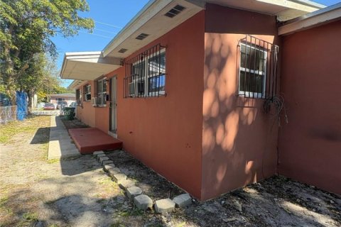 Casa en alquiler en Miami, Florida, 2 dormitorios, 74.32 m2 № 1997891 - foto 9