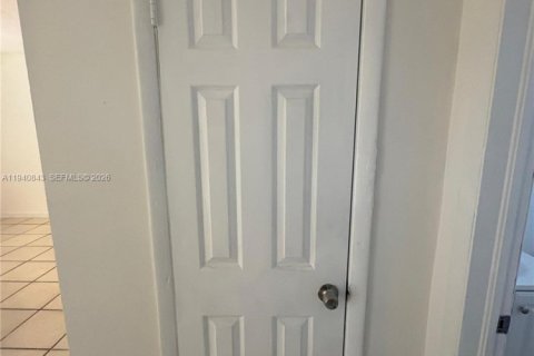 Casa en alquiler en Miami, Florida, 2 dormitorios, 74.32 m2 № 1997891 - foto 17