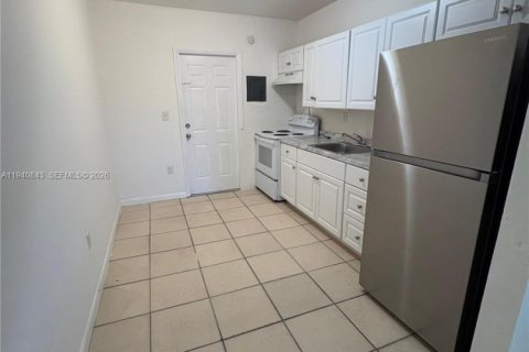 Casa en alquiler en Miami, Florida, 2 dormitorios, 74.32 m2 № 1997891 - foto 23