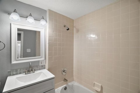 House in Eustis, Florida 3 bedrooms, 120.03 sq.m. № 2238784 - photo 27