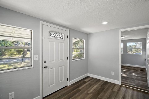House in Eustis, Florida 3 bedrooms, 120.03 sq.m. № 2238784 - photo 9
