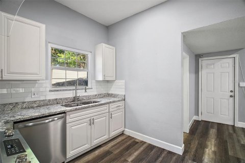 House in Eustis, Florida 3 bedrooms, 120.03 sq.m. № 2238784 - photo 18