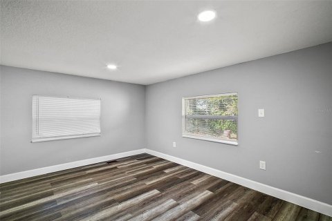 House in Eustis, Florida 3 bedrooms, 120.03 sq.m. № 2238784 - photo 20