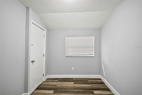 House in Eustis, Florida 3 bedrooms, 120.03 sq.m. № 2238784 - photo 19