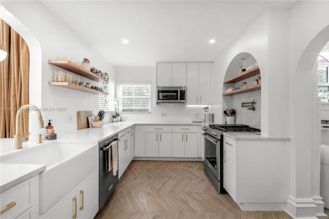 Купить виллу или дом в Холливуд, Флорида 3 спальни, 211.72м2, № 2016068 - фото 3