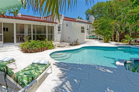 House in Hollywood, Florida 3 bedrooms, 211.72 sq.m. № 2016068