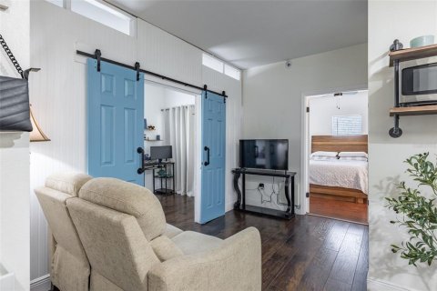 Condo in Tampa, Florida, 1 bedroom  № 1854345 - photo 11