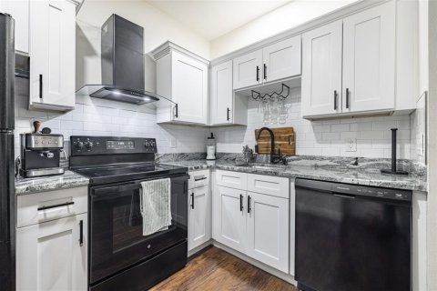 Condo in Tampa, Florida, 1 bedroom  № 1854345 - photo 10