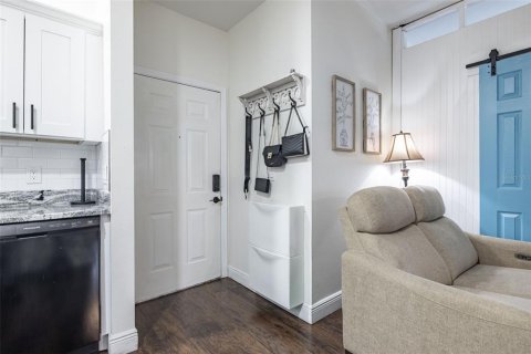 Condo in Tampa, Florida, 1 bedroom  № 1854345 - photo 5