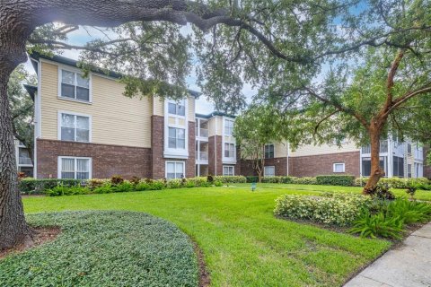 Condo in Tampa, Florida, 1 bedroom  № 1854345 - photo 2