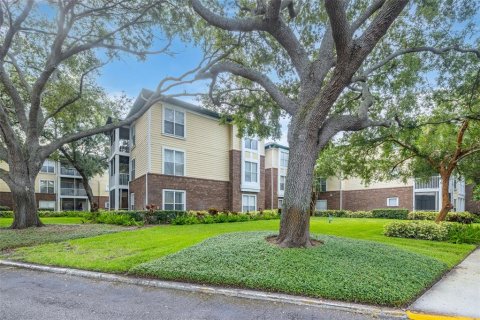 Condo in Tampa, Florida, 1 bedroom  № 1854345 - photo 1