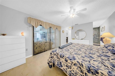 House in Tarpon Springs, Florida 2 bedrooms, 96.15 sq.m. № 1666364 - photo 4