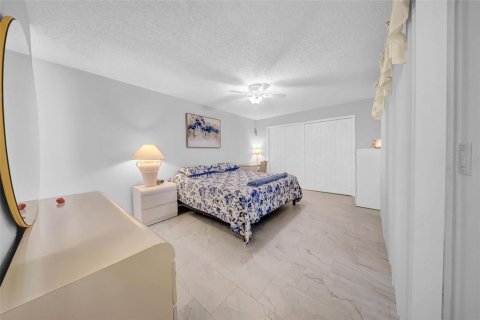 House in Tarpon Springs, Florida 2 bedrooms, 96.15 sq.m. № 1666364 - photo 3