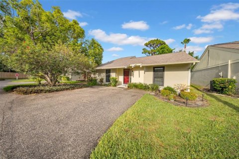 House in Tarpon Springs, Florida 2 bedrooms, 96.15 sq.m. № 1666364 - photo 1