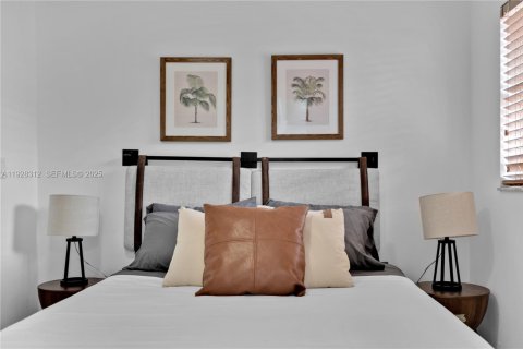 Casa en alquiler en Miami, Florida, 3 dormitorios, 88.26 m2 № 1988342 - foto 18