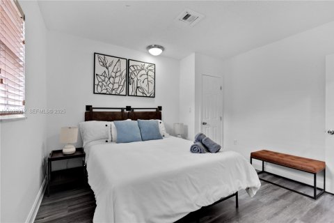 Casa en alquiler en Miami, Florida, 3 dormitorios, 88.26 m2 № 1988342 - foto 9