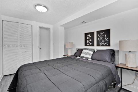 Casa en alquiler en Miami, Florida, 3 dormitorios, 88.26 m2 № 1988342 - foto 15