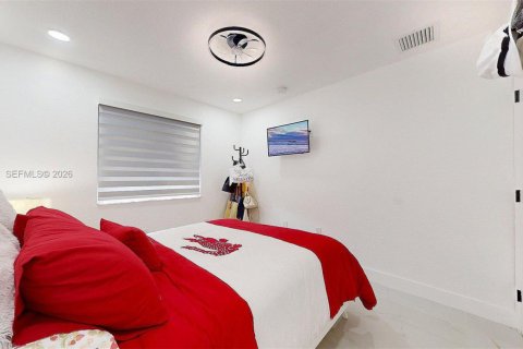 House in Miami, Florida 4 bedrooms, 154.68 sq.m. № 2060792 - photo 16