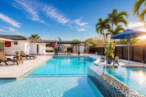 House in Miami, Florida 4 bedrooms, 154.68 sq.m. № 2060792 - photo 6