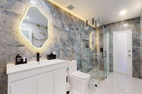 House in Miami, Florida 4 bedrooms, 154.68 sq.m. № 2060792 - photo 12