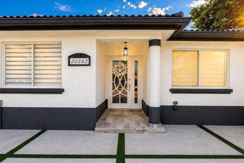 House in Miami, Florida 4 bedrooms, 154.68 sq.m. № 2060792 - photo 17