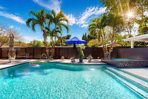 House in Miami, Florida 4 bedrooms, 154.68 sq.m. № 2060792 - photo 3