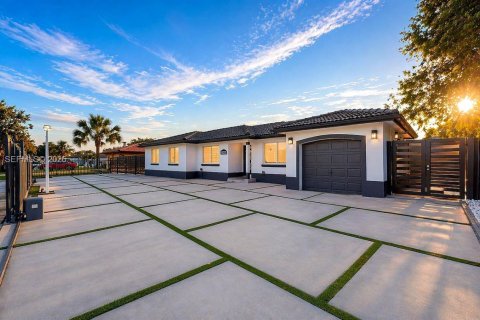 House in Miami, Florida 4 bedrooms, 154.68 sq.m. № 2060792