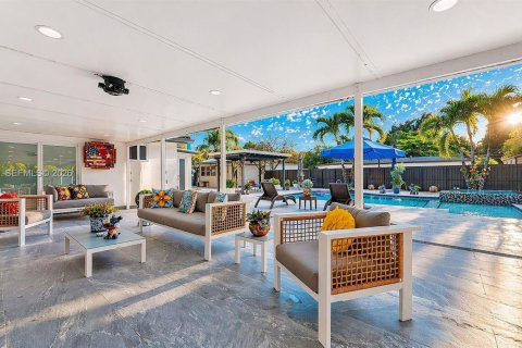 House in Miami, Florida 4 bedrooms, 154.68 sq.m. № 2060792 - photo 23