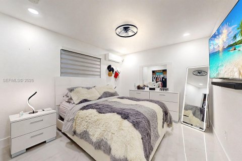 House in Miami, Florida 4 bedrooms, 154.68 sq.m. № 2060792 - photo 15