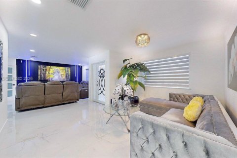 House in Miami, Florida 4 bedrooms, 154.68 sq.m. № 2060792 - photo 21