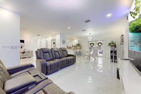 House in Miami, Florida 4 bedrooms, 154.68 sq.m. № 2060792 - photo 19