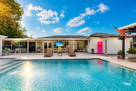 House in Miami, Florida 4 bedrooms, 154.68 sq.m. № 2060792 - photo 28