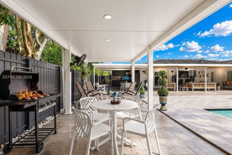 House in Miami, Florida 4 bedrooms, 154.68 sq.m. № 2060792 - photo 8