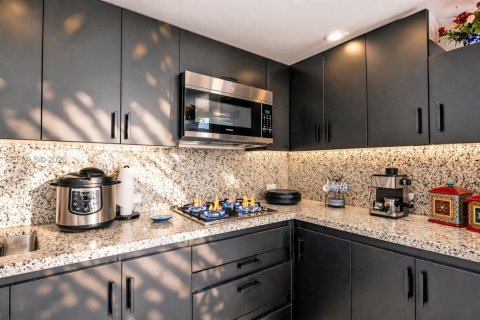 House in Miami, Florida 4 bedrooms, 154.68 sq.m. № 2060792 - photo 22