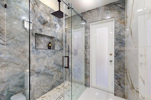 House in Miami, Florida 4 bedrooms, 154.68 sq.m. № 2060792 - photo 13