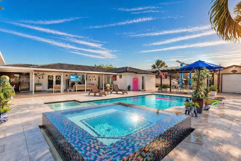 House in Miami, Florida 4 bedrooms, 154.68 sq.m. № 2060792 - photo 2