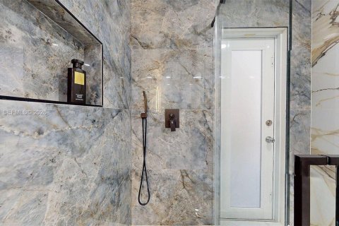 House in Miami, Florida 4 bedrooms, 154.68 sq.m. № 2060792 - photo 14