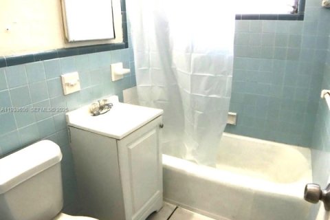 Propiedad comercial en venta en Miami, Florida, 130.43 m2 № 1991332 - foto 5