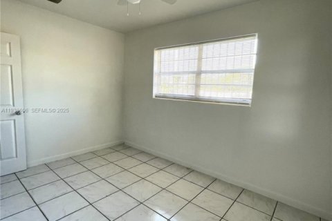Commercial property in Miami, Florida 130.43 sq.m. № 1991332 - photo 22
