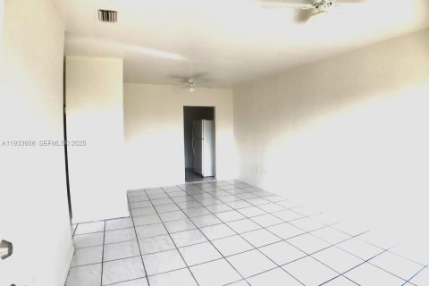 Propiedad comercial en venta en Miami, Florida, 130.43 m2 № 1991332 - foto 4